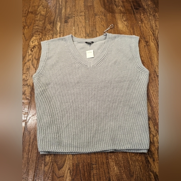 Sweater vest bundle, new with tags includes XL & XXL in gray & taupe - Picture 5 of 15